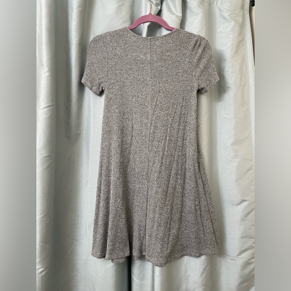 Gray forever 21 heather dress with cute crisscross design size small - Picture 3 of 3